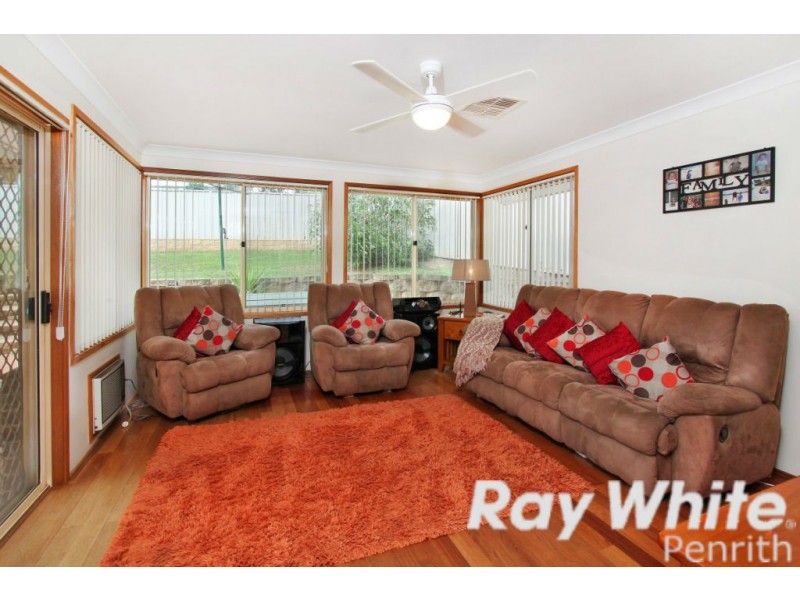 17 Barron Field Drive, Glenmore Park NSW 2745