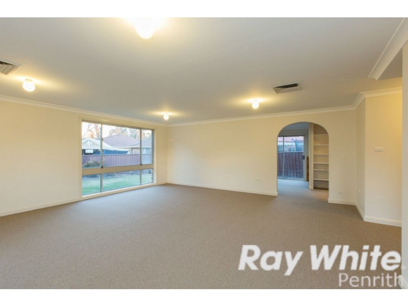 4 Brentwood Grove, Werrington Downs NSW 2747