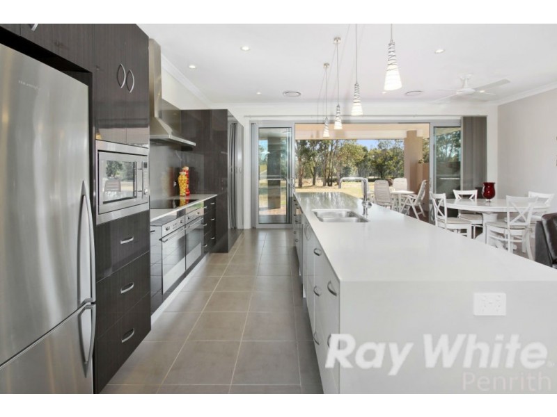 42 Twin Creeks Drive, Luddenham NSW 2745