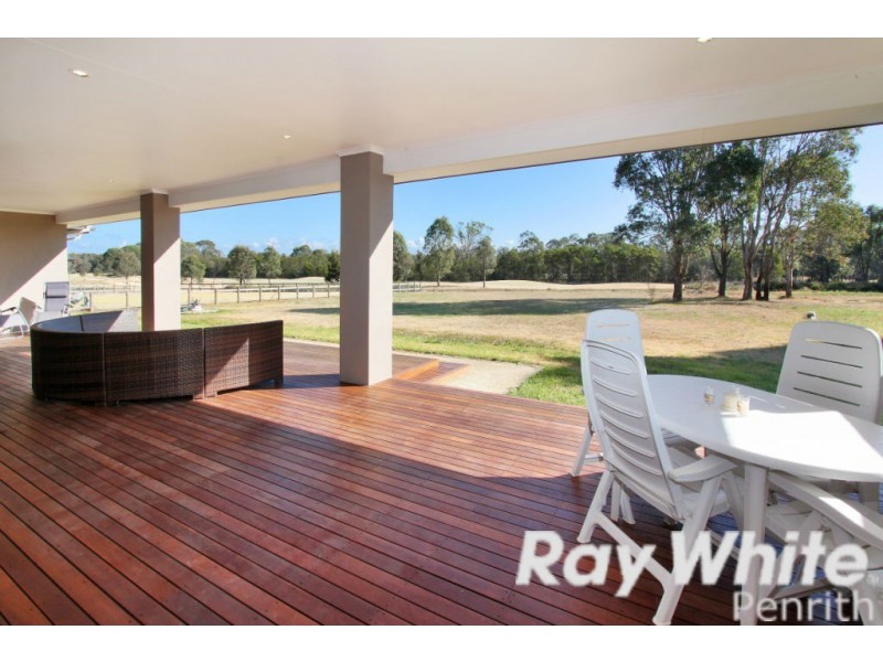 42 Twin Creeks Drive, Luddenham NSW 2745