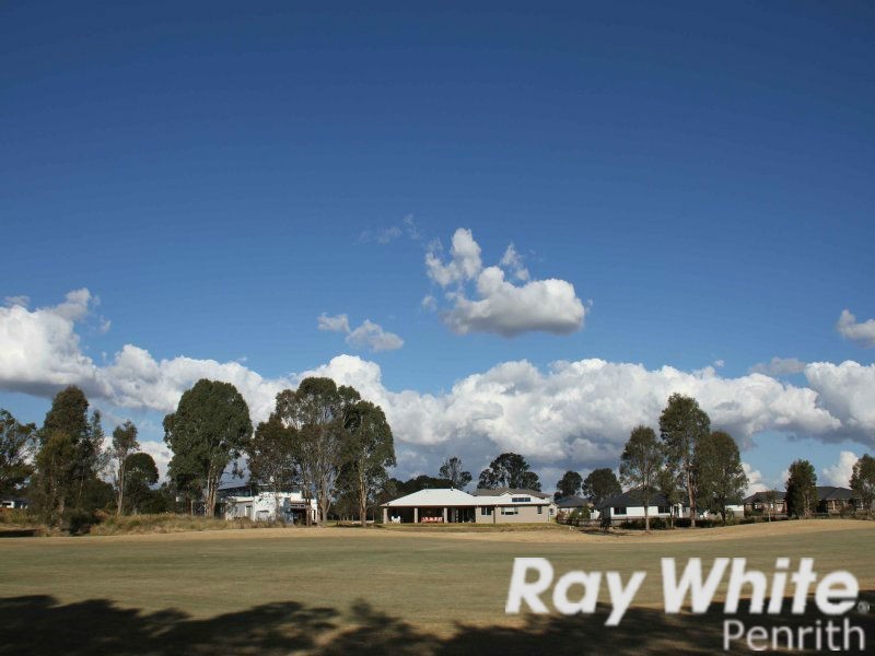 42 Twin Creeks Drive, Luddenham NSW 2745