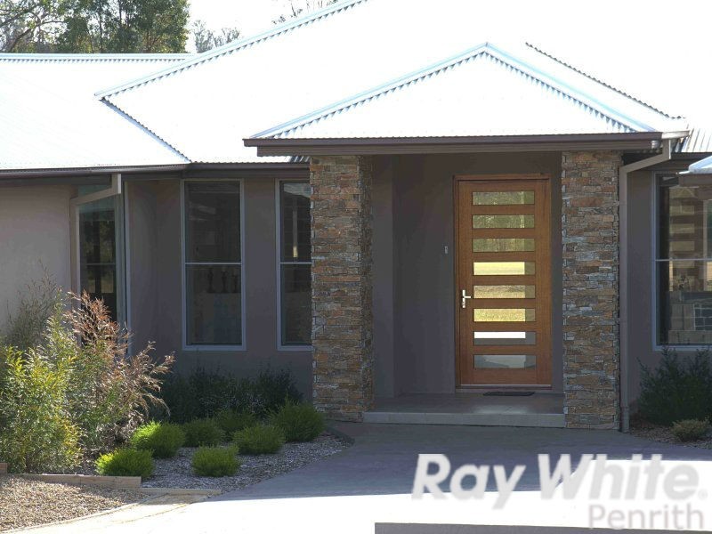 42 Twin Creeks Drive, Luddenham NSW 2745