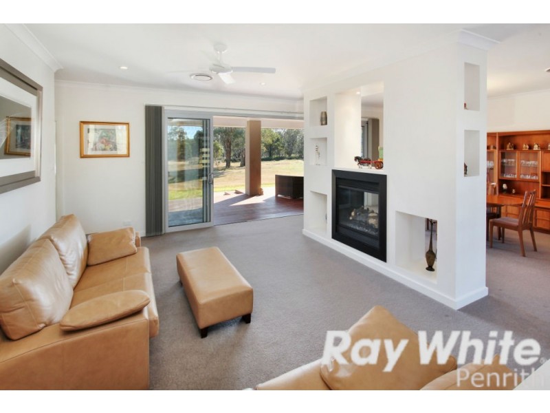 42 Twin Creeks Drive, Luddenham NSW 2745