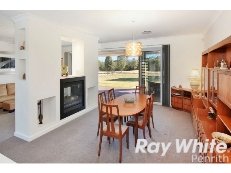 42 Twin Creeks Drive, Luddenham NSW 2745