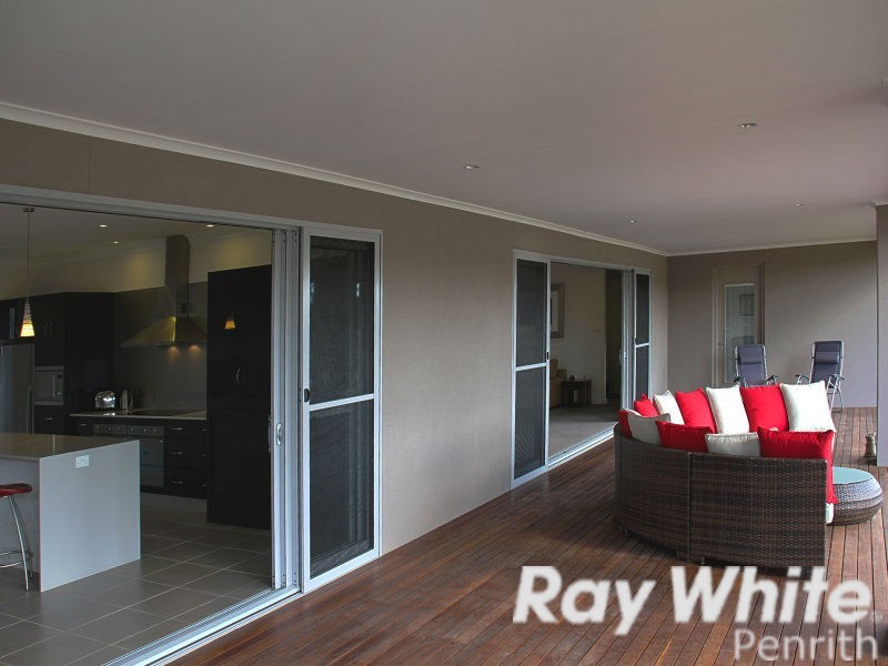 42 Twin Creeks Drive, Luddenham NSW 2745