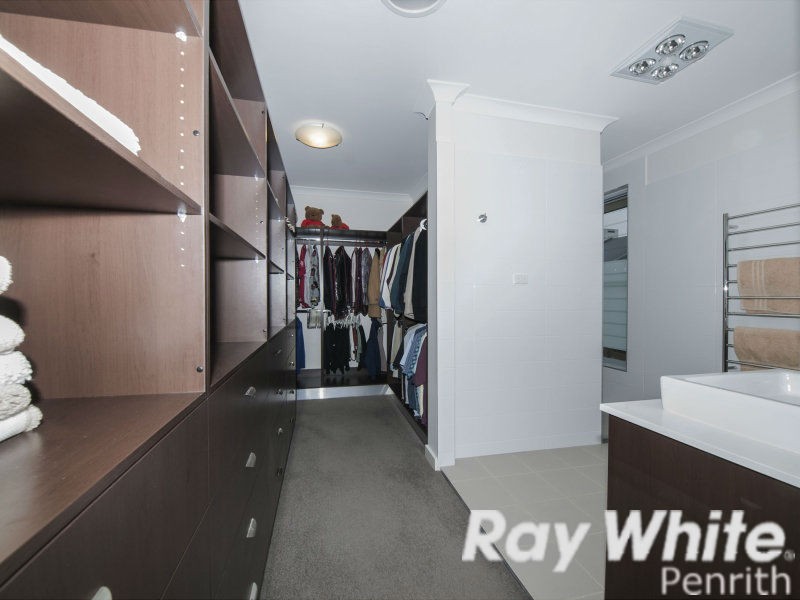 42 Twin Creeks Drive, Luddenham NSW 2745