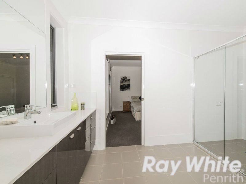 42 Twin Creeks Drive, Luddenham NSW 2745