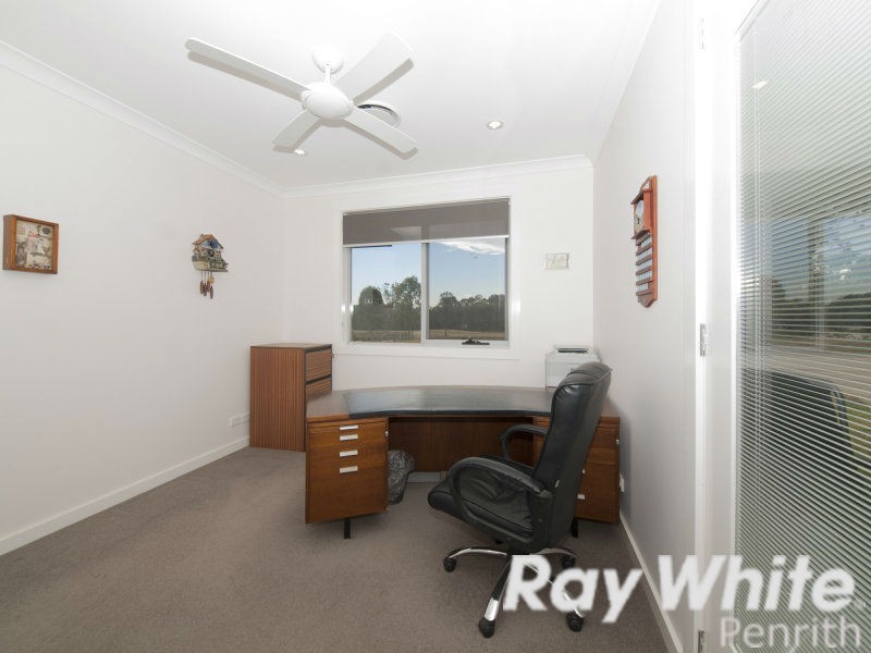 42 Twin Creeks Drive, Luddenham NSW 2745