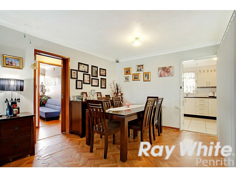 40 Sandakan Crescent, Lethbridge Park NSW 2770