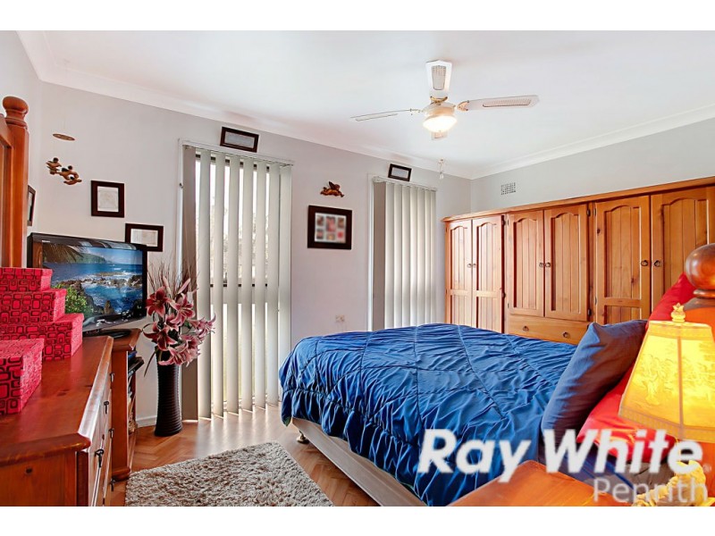 40 Sandakan Crescent, Lethbridge Park NSW 2770