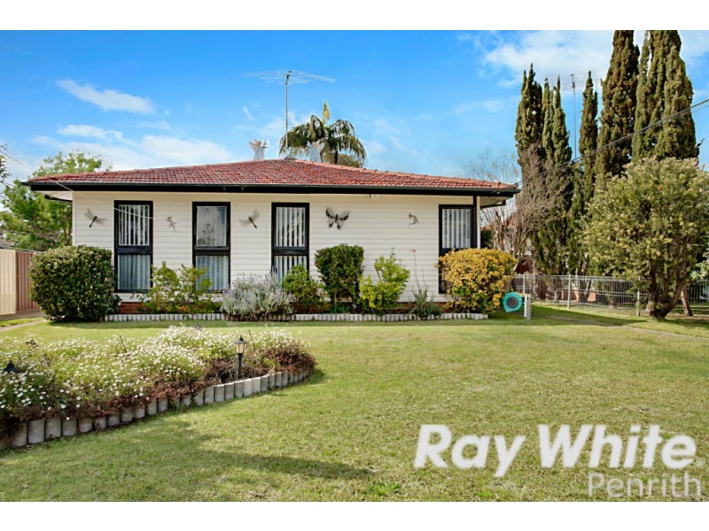 40 Sandakan Crescent, Lethbridge Park NSW 2770