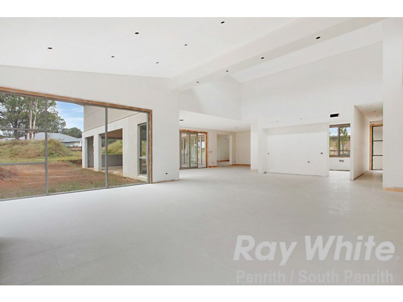 13 Twin Creeks Drive, Luddenham NSW 2745