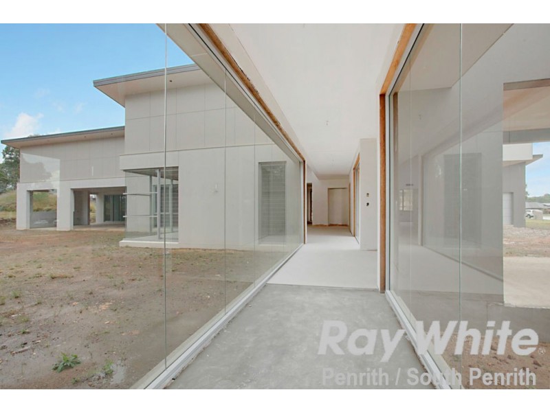 13 Twin Creeks Drive, Luddenham NSW 2745