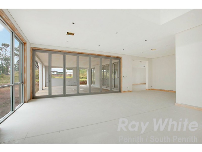 13 Twin Creeks Drive, Luddenham NSW 2745