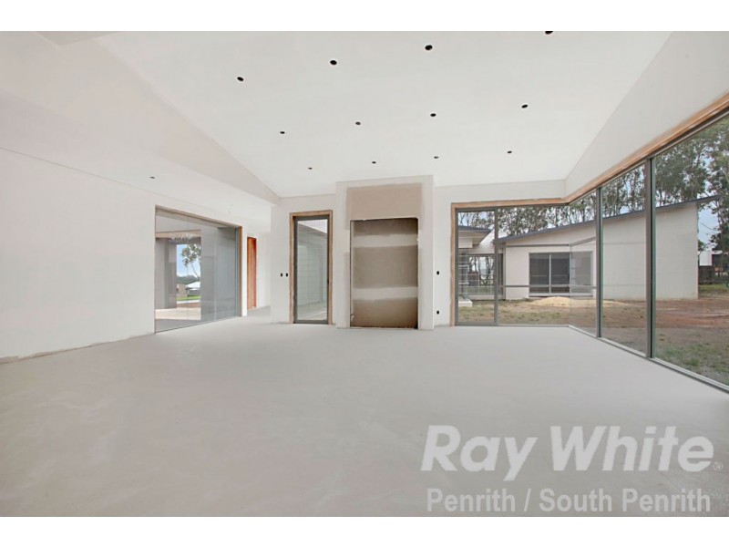 13 Twin Creeks Drive, Luddenham NSW 2745
