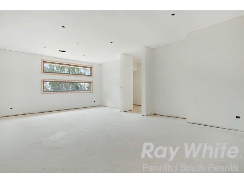 13 Twin Creeks Drive, Luddenham NSW 2745