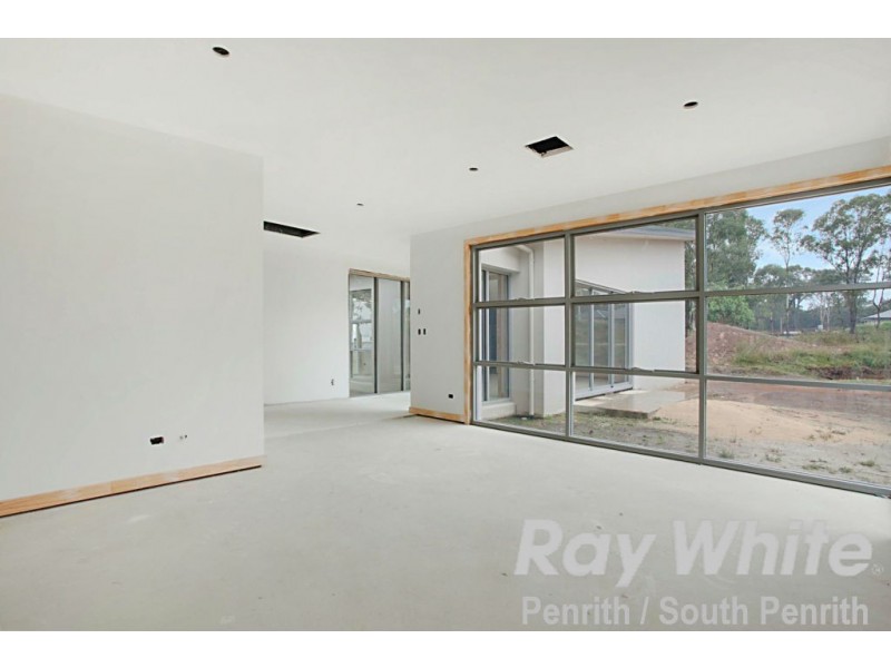 13 Twin Creeks Drive, Luddenham NSW 2745