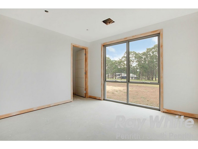 13 Twin Creeks Drive, Luddenham NSW 2745