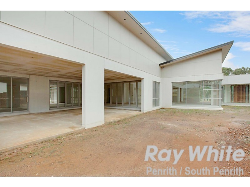 13 Twin Creeks Drive, Luddenham NSW 2745