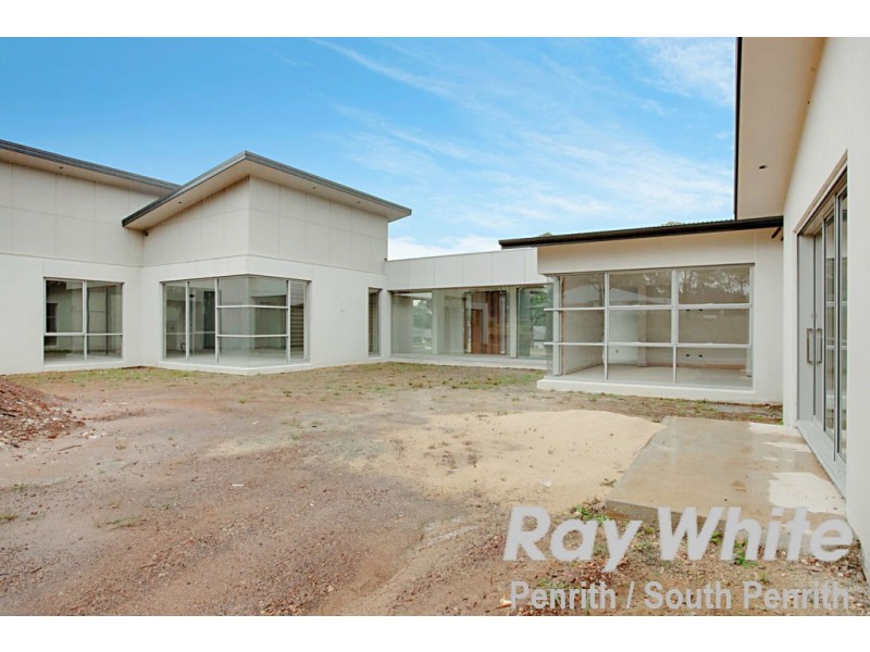 13 Twin Creeks Drive, Luddenham NSW 2745