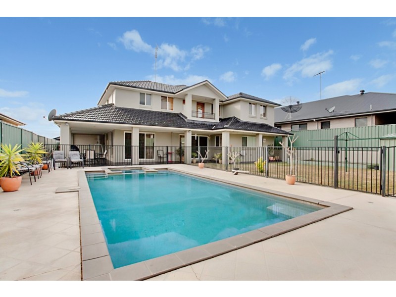 113 Glengarry Drive, Glenmore Park NSW 2745