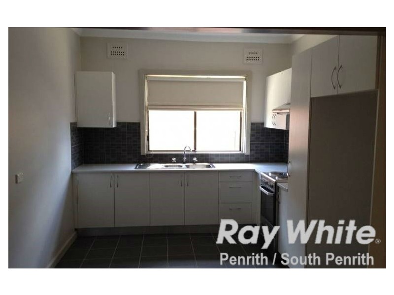 5 Barker Street, Cambridge Park NSW 2747