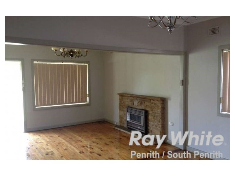 5 Barker Street, Cambridge Park NSW 2747