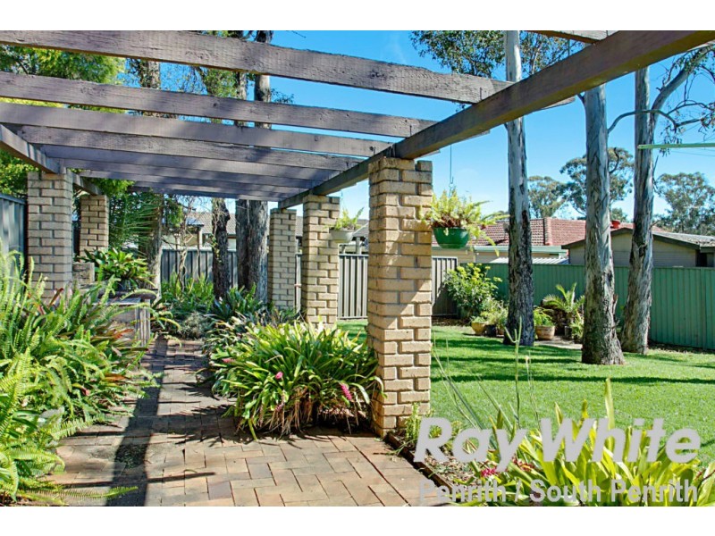 8 Pavey Place, Cranebrook NSW 2749