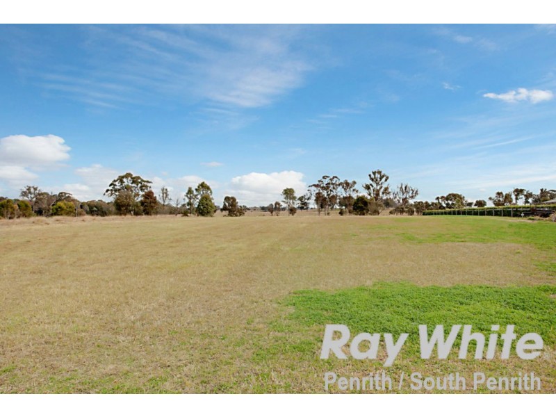 42 Portrush Crescent, Luddenham NSW 2745