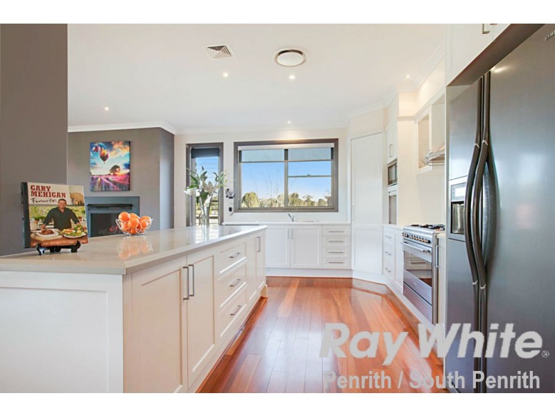 30 Portrush Crescent, Luddenham NSW 2745