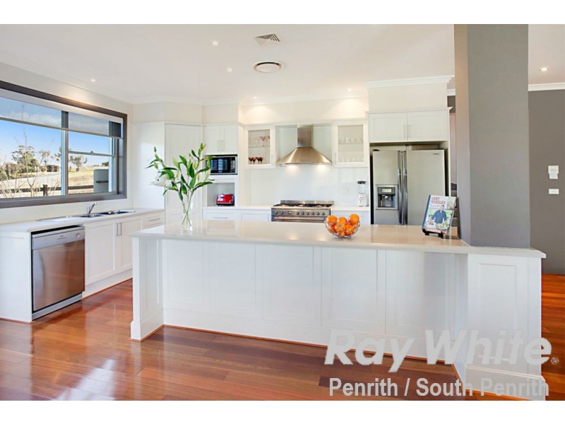 30 Portrush Crescent, Luddenham NSW 2745