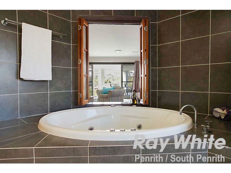 30 Portrush Crescent, Luddenham NSW 2745