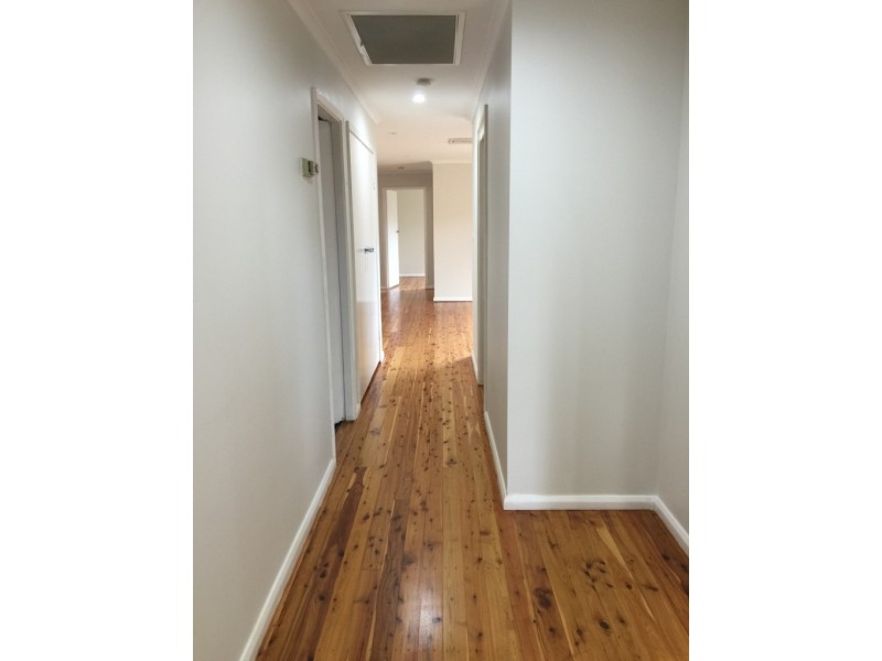 7 Lowanna Drive, South Penrith NSW 2750