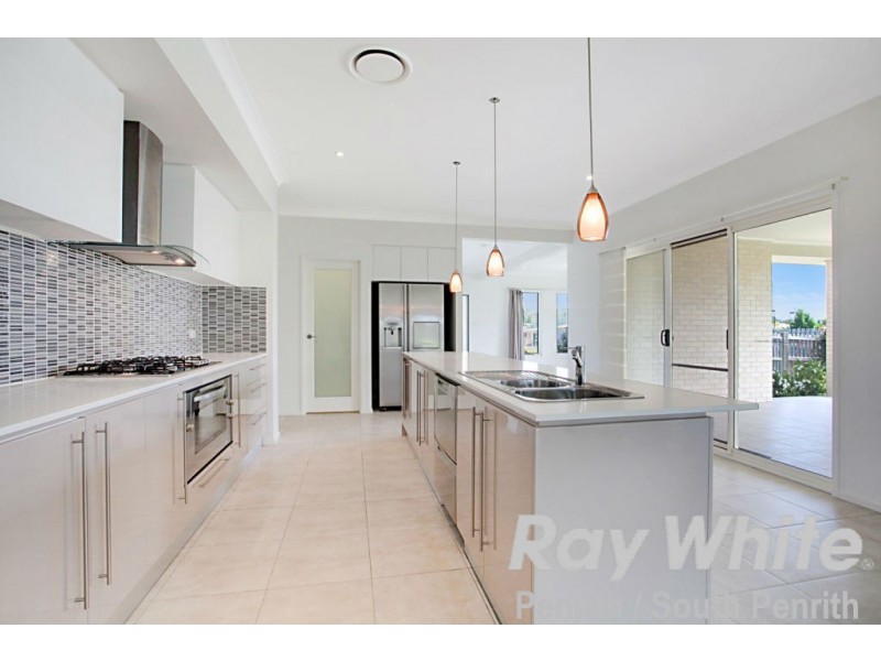 9 Twin Creeks Drive, Luddenham NSW 2745