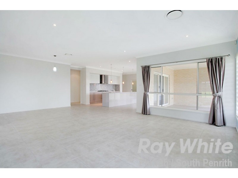 9 Twin Creeks Drive, Luddenham NSW 2745