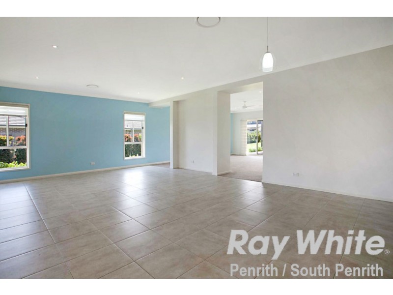 9 Twin Creeks Drive, Luddenham NSW 2745