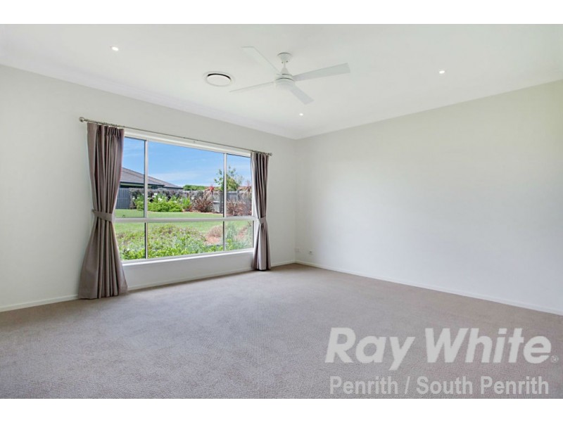 9 Twin Creeks Drive, Luddenham NSW 2745