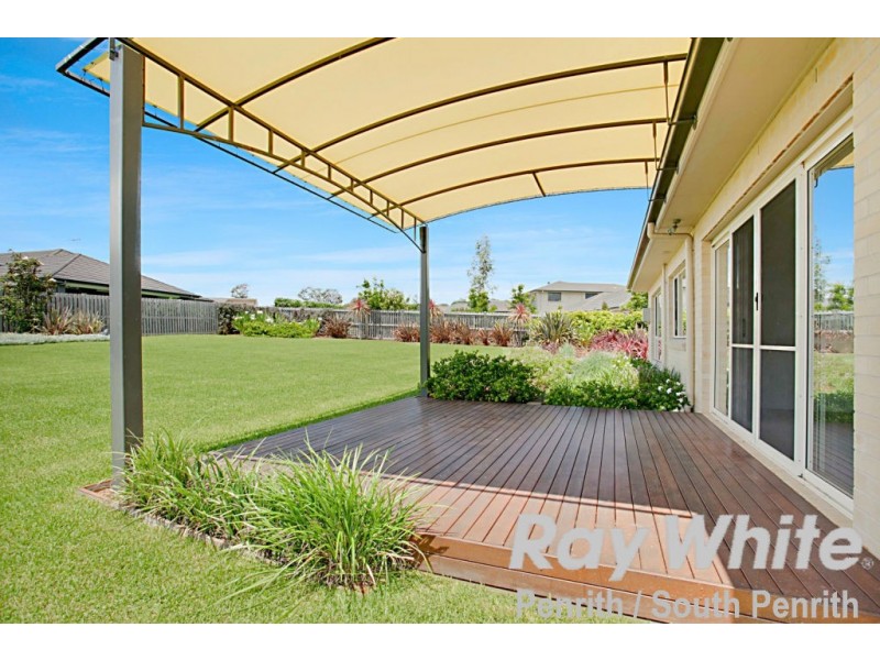 9 Twin Creeks Drive, Luddenham NSW 2745