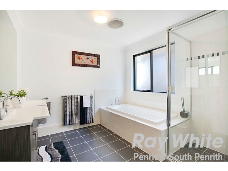 2 Iluka Road, Claremont Meadows NSW 2747