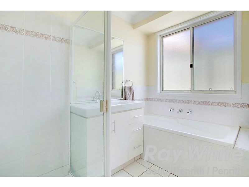 4 Wolara Avenue, Glenmore Park NSW 2745