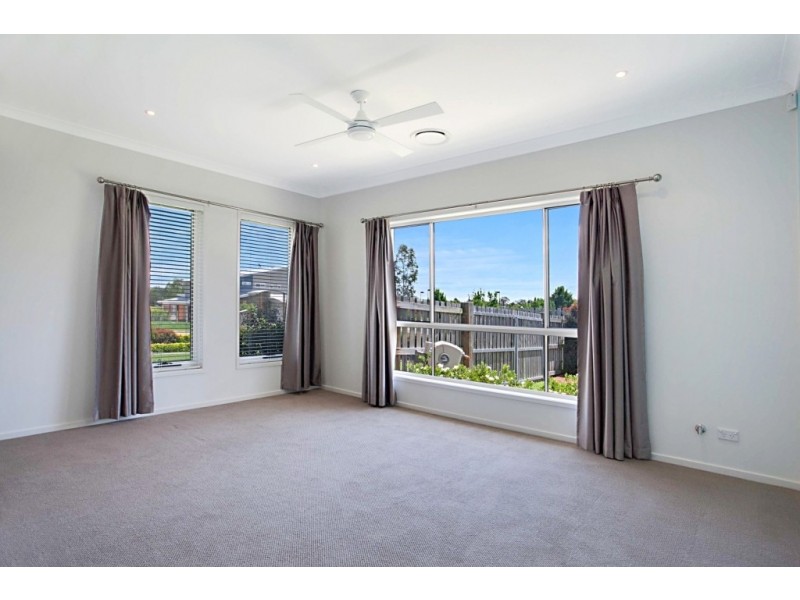 9 Twin Creeks Drive, Luddenham NSW 2745