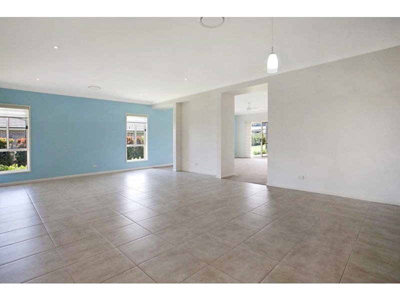 9 Twin Creeks Drive, Luddenham NSW 2745