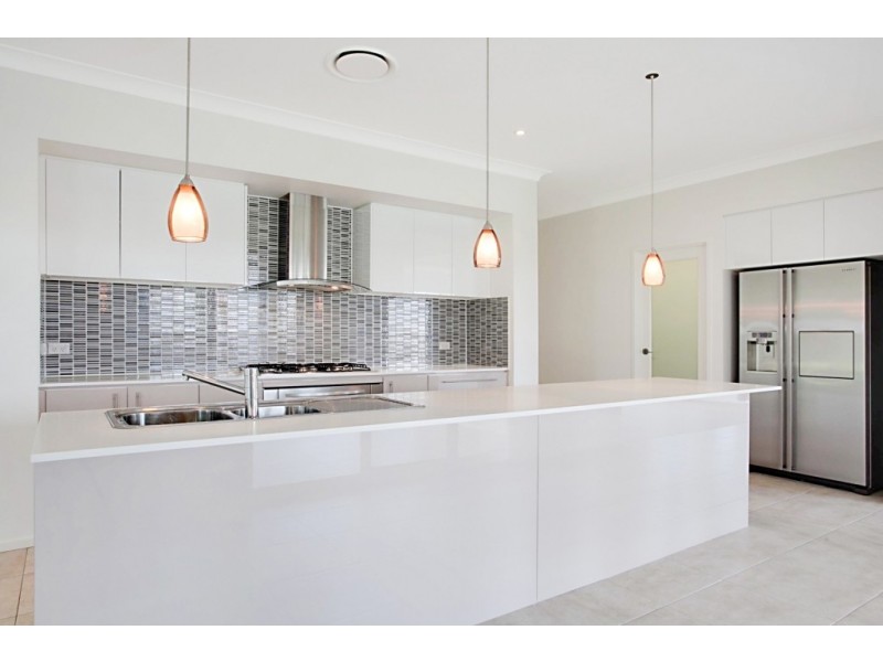 9 Twin Creeks Drive, Luddenham NSW 2745