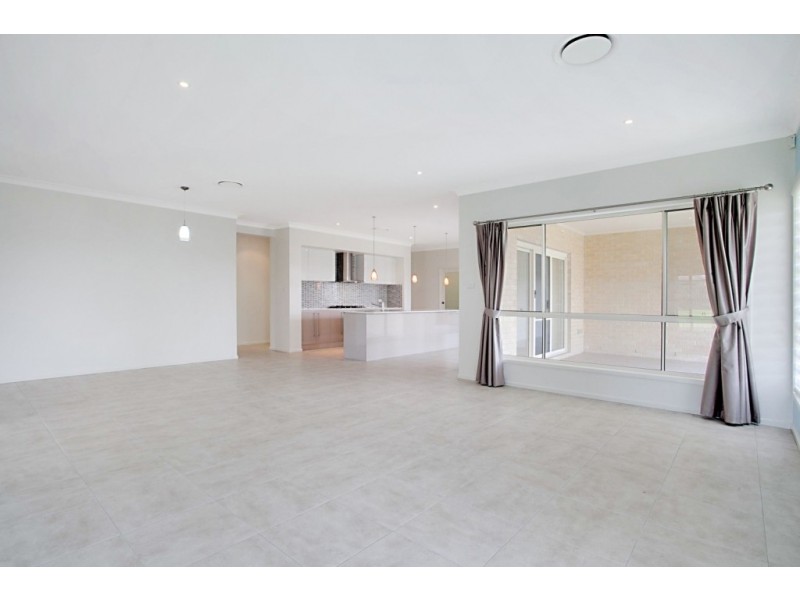 9 Twin Creeks Drive, Luddenham NSW 2745