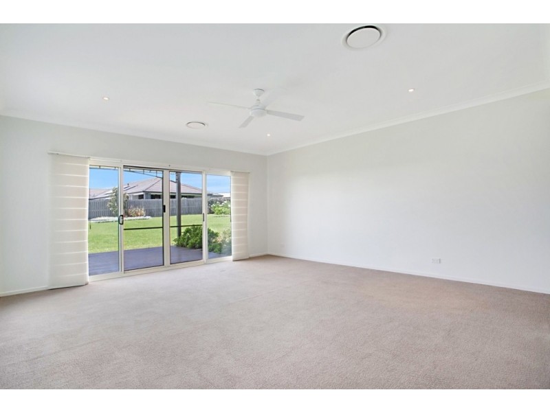 9 Twin Creeks Drive, Luddenham NSW 2745