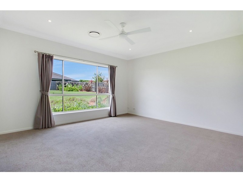 9 Twin Creeks Drive, Luddenham NSW 2745