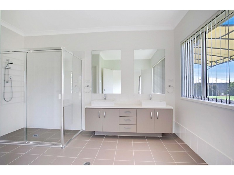 9 Twin Creeks Drive, Luddenham NSW 2745