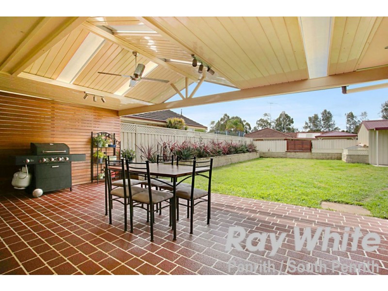 15 Paganini Cresent, Claremont Meadows NSW 2747