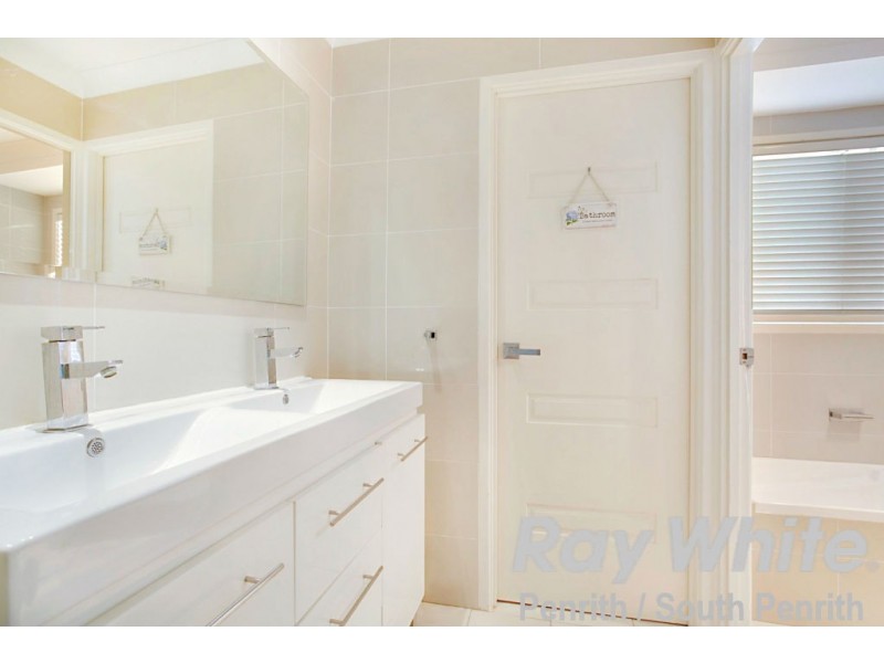 15 Paganini Cresent, Claremont Meadows NSW 2747