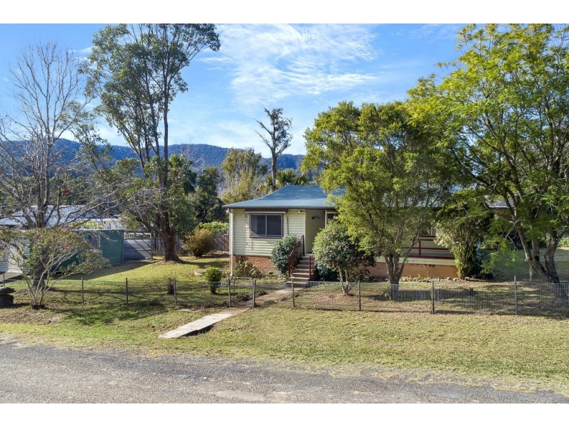 34 Henry Street, Long Flat NSW 2446